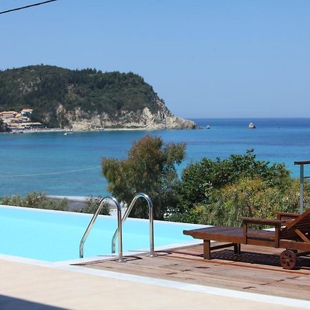 Capro - Milos Bay Villas อาโยส นิกีตัส ภายนอก รูปภาพ