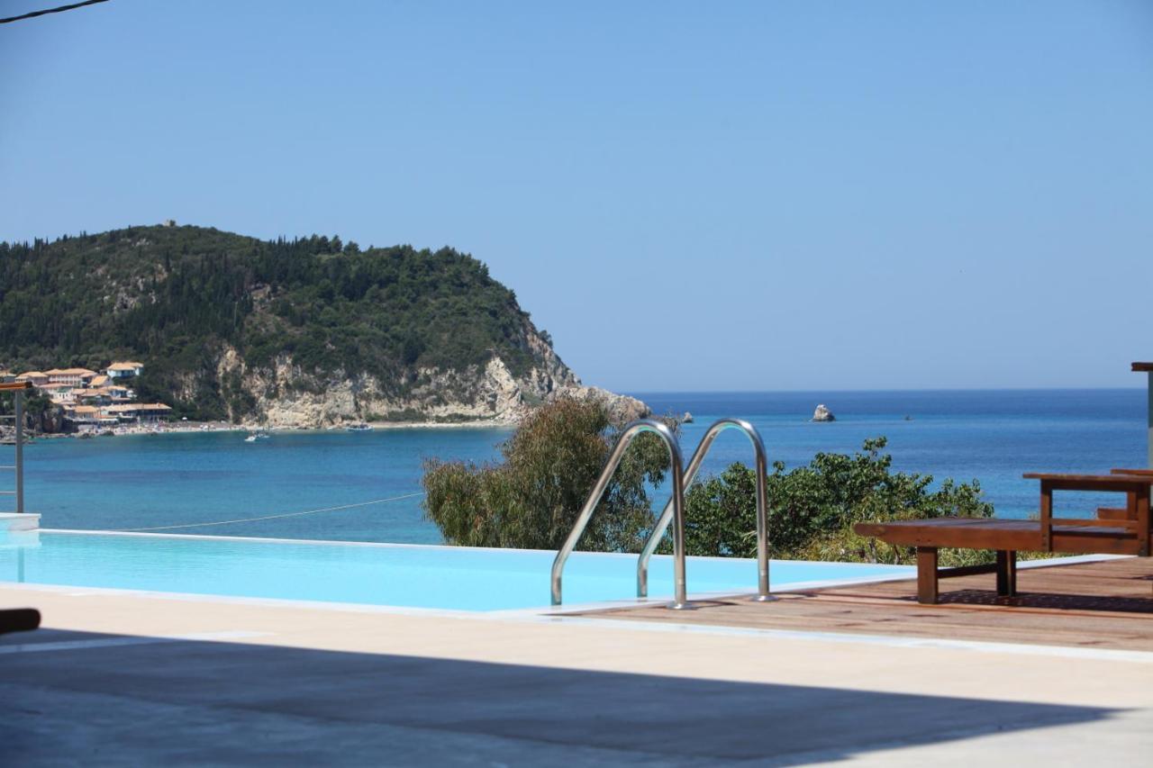 Capro - Milos Bay Villas อาโยส นิกีตัส ภายนอก รูปภาพ