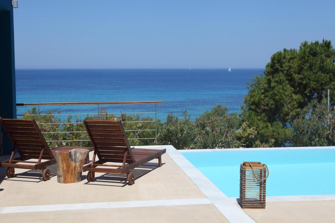 Capro - Milos Bay Villas อาโยส นิกีตัส ภายนอก รูปภาพ