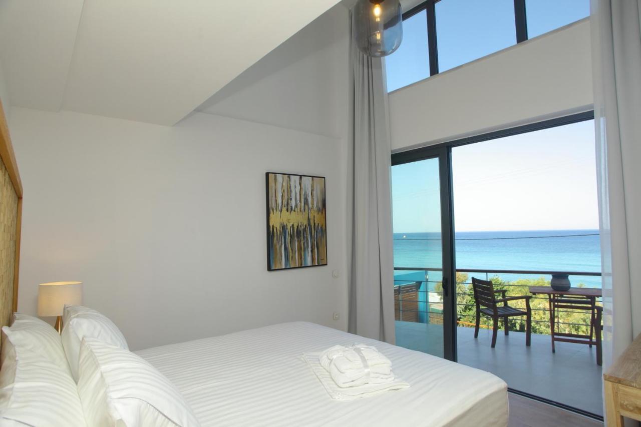 Capro - Milos Bay Villas อาโยส นิกีตัส ภายนอก รูปภาพ