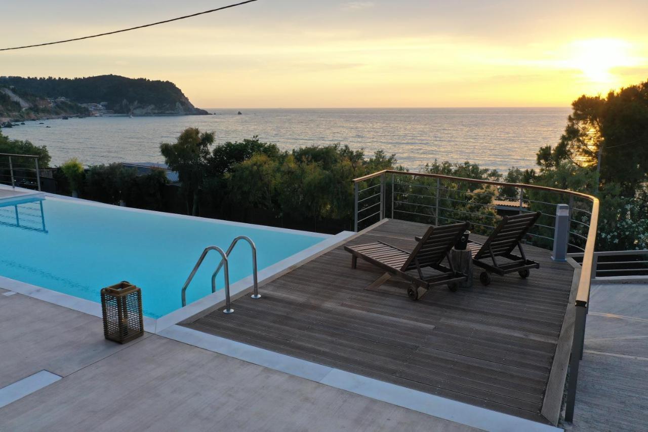Capro - Milos Bay Villas อาโยส นิกีตัส ภายนอก รูปภาพ