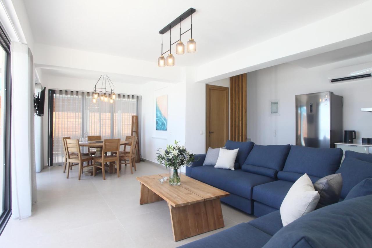 Capro - Milos Bay Villas อาโยส นิกีตัส ภายนอก รูปภาพ