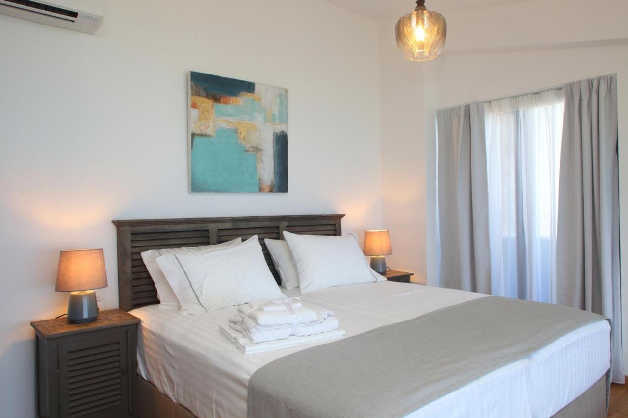 Capro - Milos Bay Villas อาโยส นิกีตัส ภายนอก รูปภาพ
