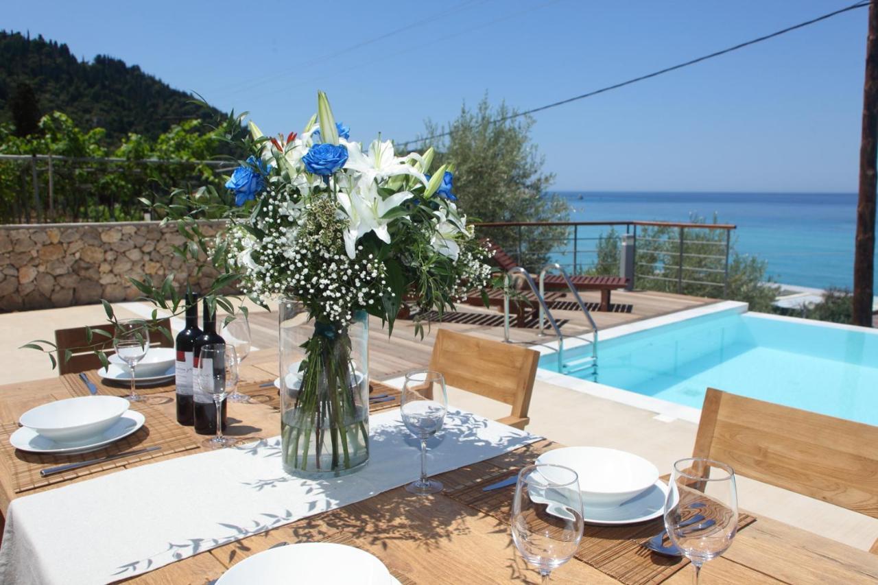 Capro - Milos Bay Villas อาโยส นิกีตัส ภายนอก รูปภาพ