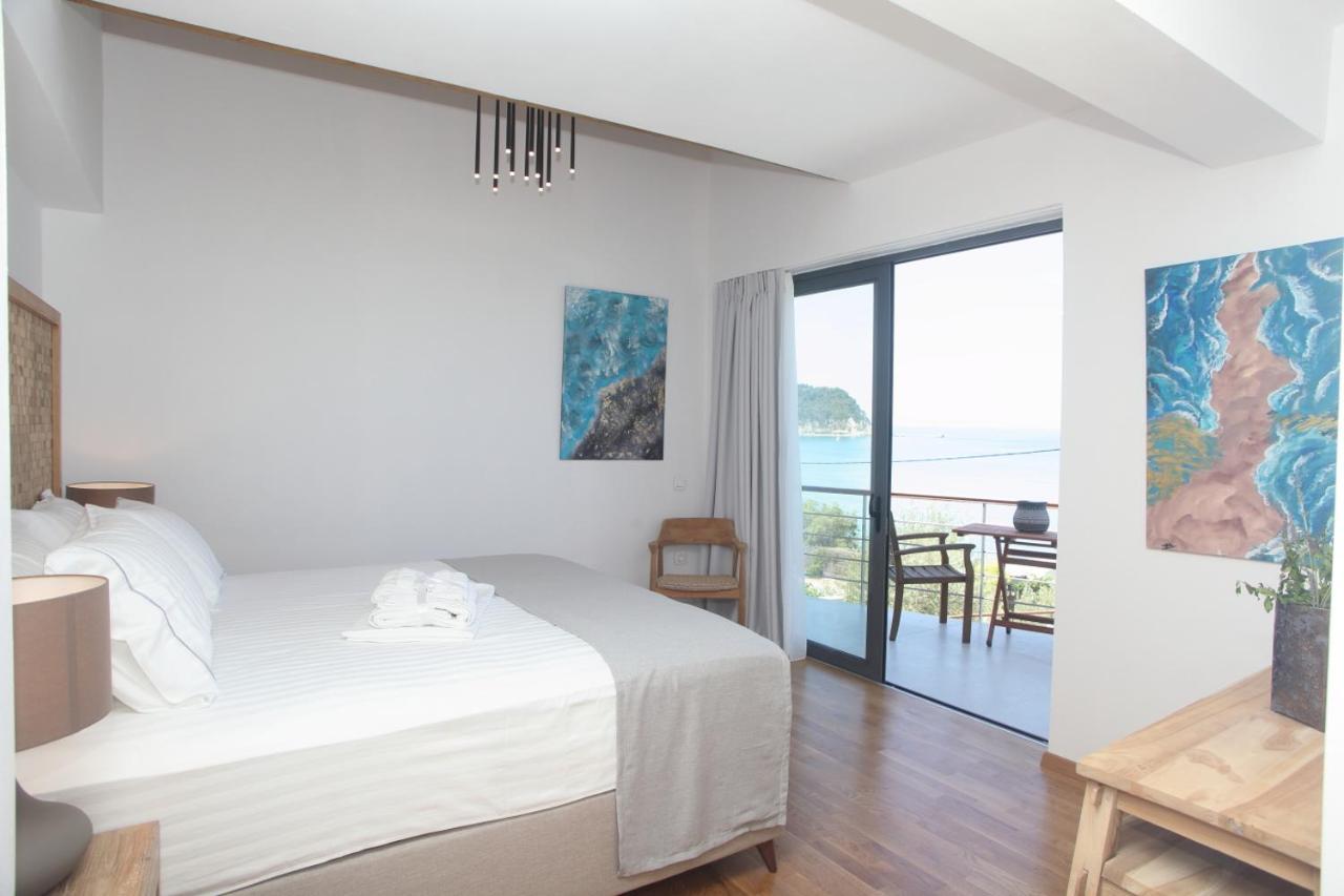 Capro - Milos Bay Villas อาโยส นิกีตัส ภายนอก รูปภาพ