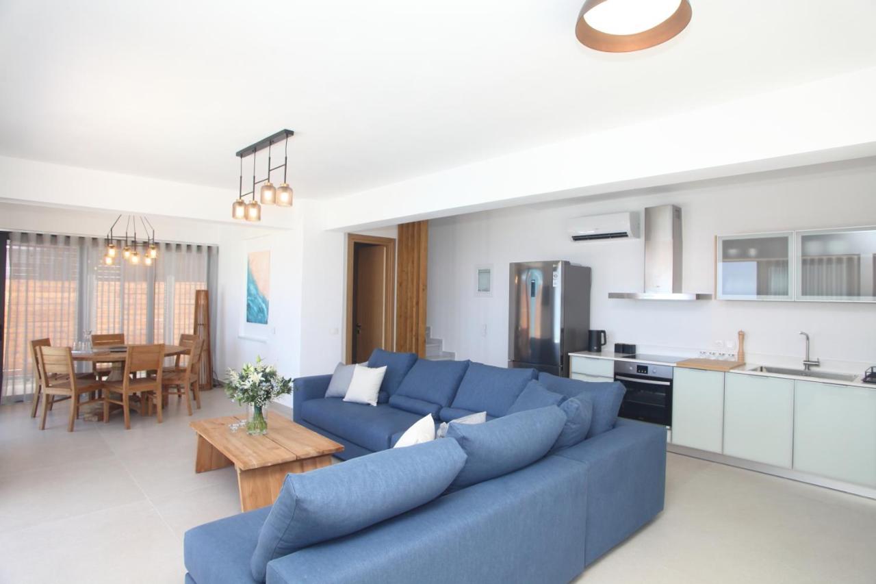 Capro - Milos Bay Villas อาโยส นิกีตัส ภายนอก รูปภาพ