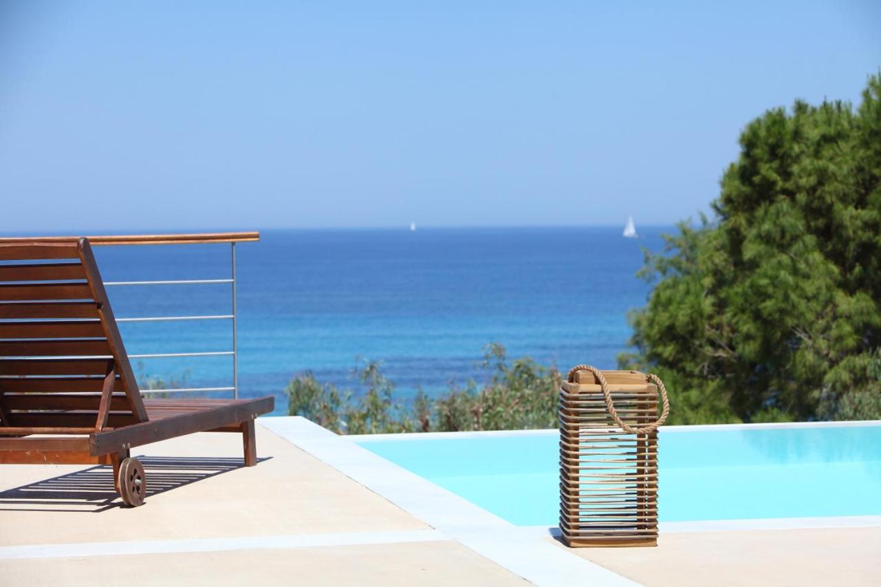 Capro - Milos Bay Villas อาโยส นิกีตัส ภายนอก รูปภาพ