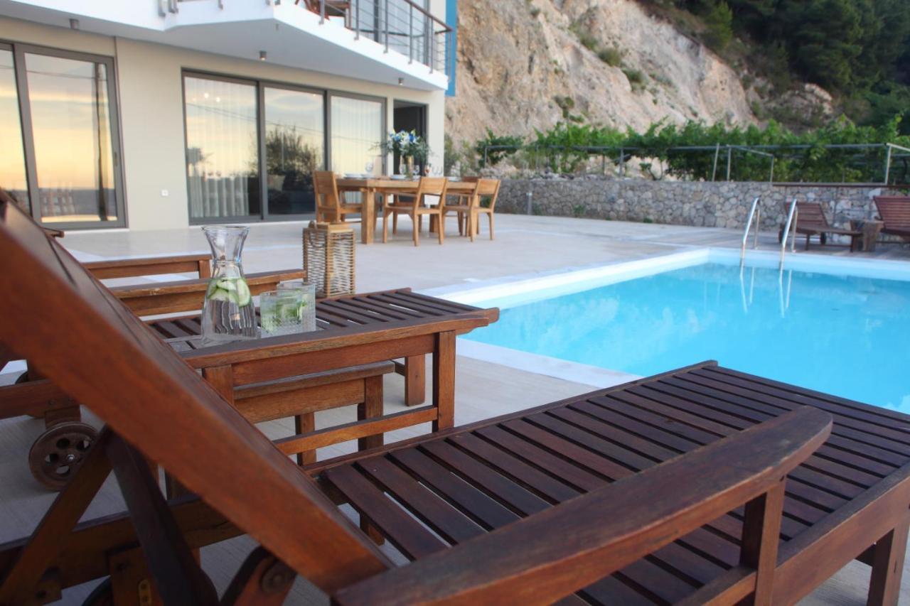 Capro - Milos Bay Villas อาโยส นิกีตัส ภายนอก รูปภาพ