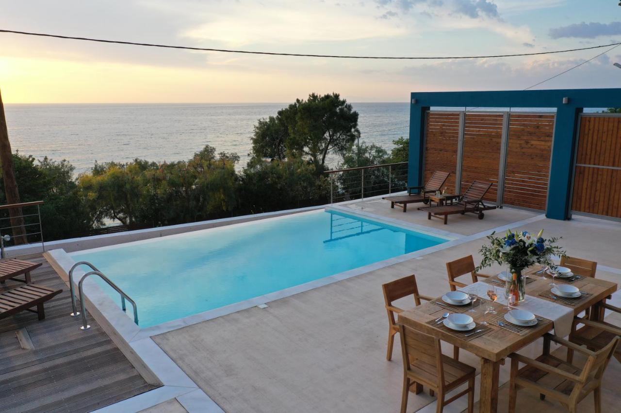 Capro - Milos Bay Villas อาโยส นิกีตัส ภายนอก รูปภาพ