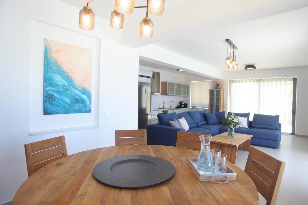 Capro - Milos Bay Villas อาโยส นิกีตัส ภายนอก รูปภาพ