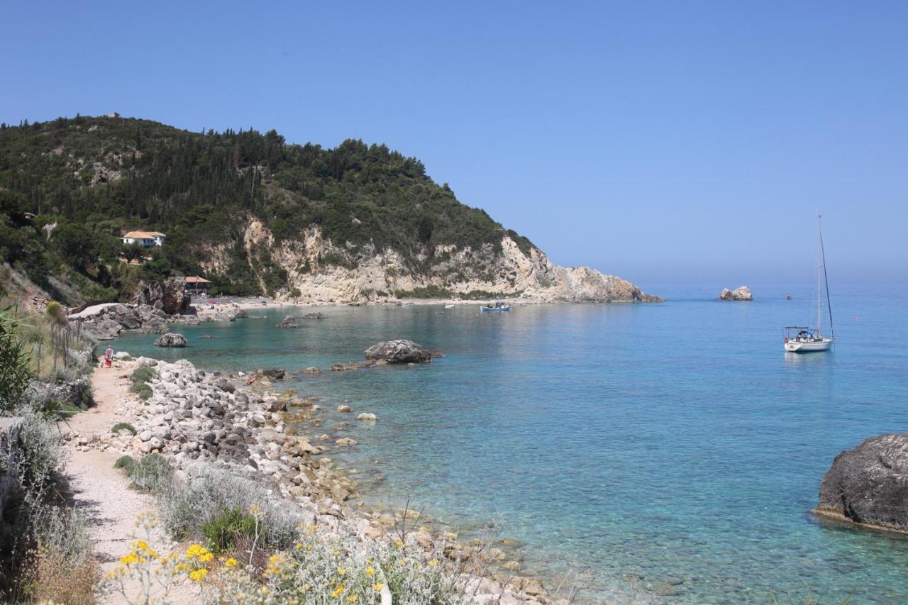 Capro - Milos Bay Villas อาโยส นิกีตัส ภายนอก รูปภาพ