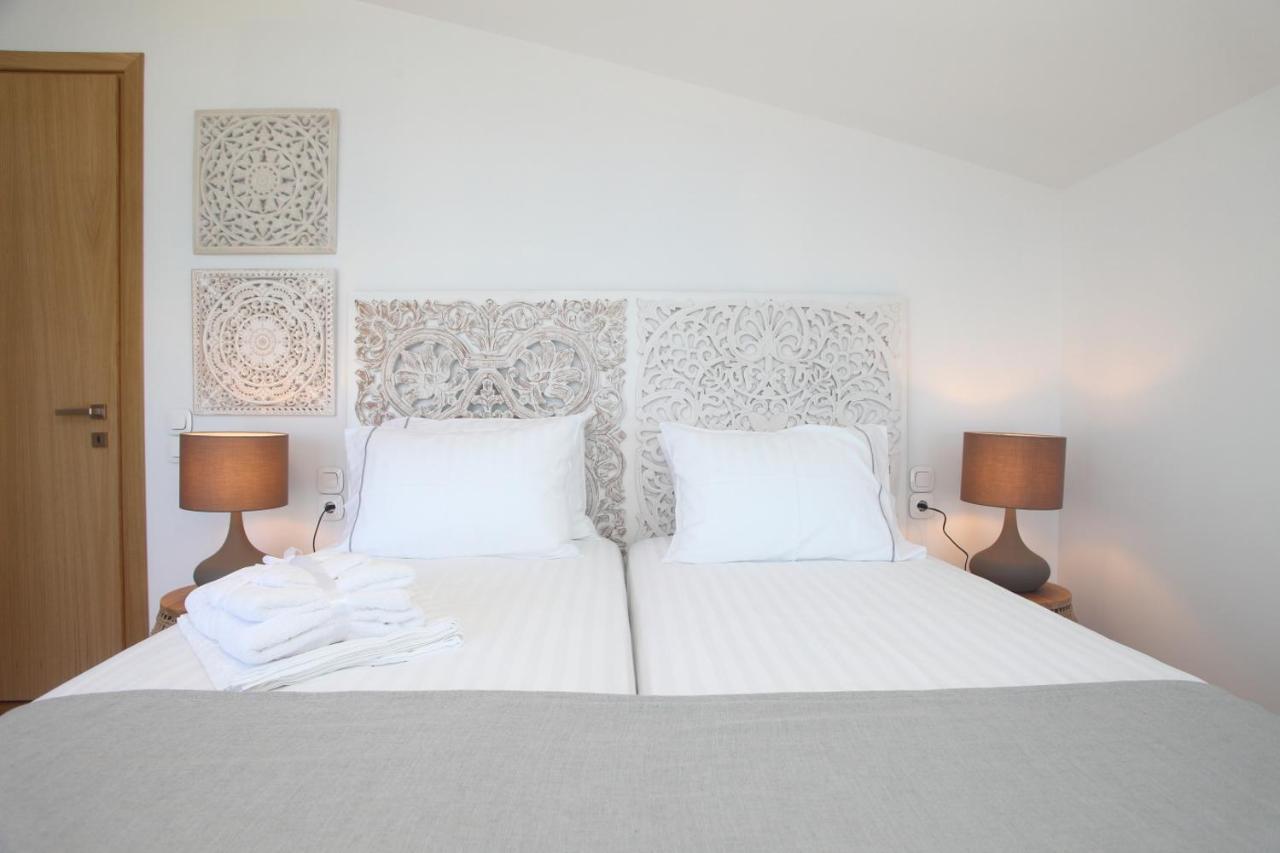 Capro - Milos Bay Villas อาโยส นิกีตัส ภายนอก รูปภาพ